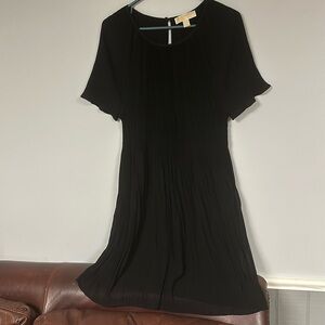 MICHAEL KORS Black Short Sleeve Tiny Pleated Dress, L  EUC
